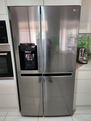 $290 • Buy LG French Door Fridge Model GS-L668PNL