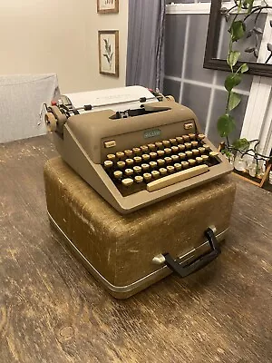 Vintage Royal Heritage Portable Manual Typewriter & Case WORKING CONDITION • $129.95