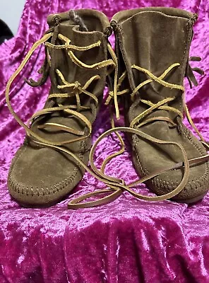 Minnetonka Fringe Suede Brwn Tramper Ankle High Moccasin Festival Boot Booties 5 • $40