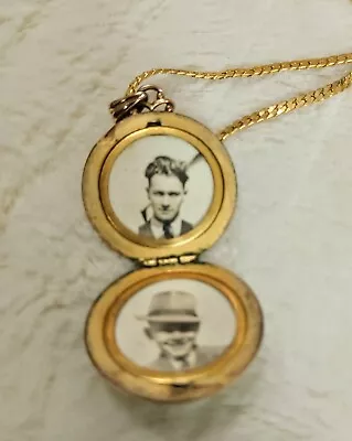 1920s Gold Plated Locket With Photos On A Herringbone Chain Necklace • $180