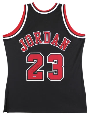 $22436.60 • Buy Bulls Michael Jordan Signed Black M&N 1997-98 HWC Authentic Jersey UDA BAJ02946