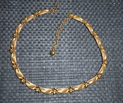 £100 • Buy VINTAGE CROWN TRIFARI SIGNED GOLD TEXTURED RIBBON NECKLACE 1950’s Rockabilly
