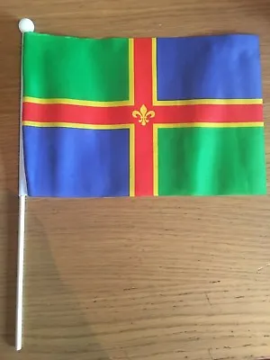 LINCOLNSHIRE Pack Of 12 Medium Hand Flags 9  X 6  22cm X 15cm FLAG • £14.99