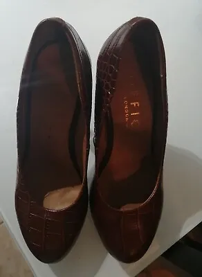 £20 • Buy Gorgeous Leather Mock Croc Court Shoes By Office. Size 6/39.