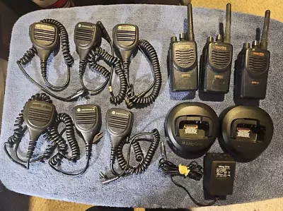 Motorola Mag One BPR40 Two Way Radios Chargers Microphones (See Description) • $225