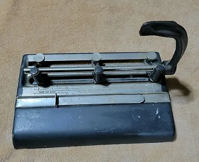 Vintage Master Products 3 Hole Punch Mfg. Co. Series 25  • $19.99