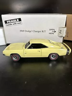 Danbury Mint 1969 Dodge Charger R/t Hemi 1:24 Scale Diecast Yellow (read) • $15