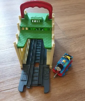 Thomas Push Along-Connect  Go Tidmouth Shed Multicolor • £5