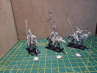 Warhammer Fantasy Bretonnian Grail Knights • £8.50