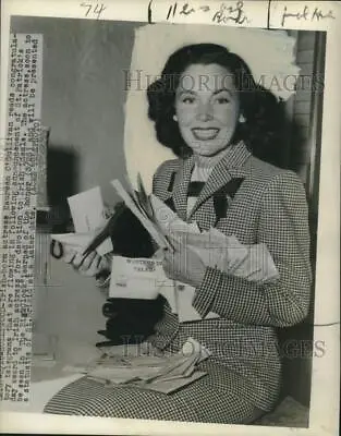 1947 Press Photo Actress Maureen O'Sullivan Reads Congratulatory Telegrams • $15.99