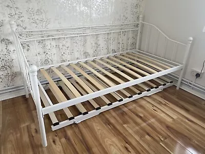 Metal 3FT Single Day Bed & Pull Out Trundle  • £80