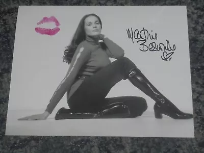 MARTINE BESWICK - JAMES BOND  - 10x8  PHOTO  SIGNED. WITH LIPSTICK KISS (2) • £14.99