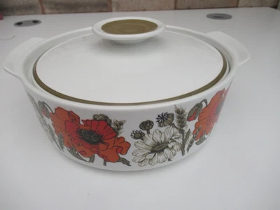 £4 • Buy JG Meakin Poppy Tureen With Lid. 20.5cm Diameter.