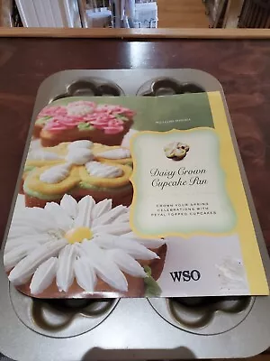 Williams Sonoma Daisy Crown Cupcake Pan Non Stick Flower Cupcake Pan • $21.99