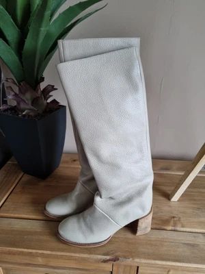 £80 • Buy See By Chloe Cream Pebbled Leather Boots Uk 3 Eu 36