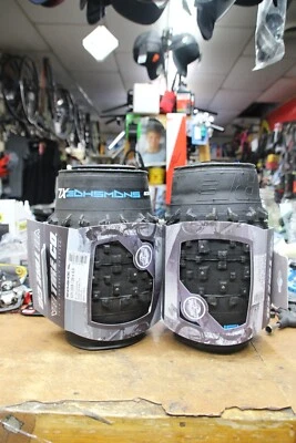 $200 • Buy Vee Snowshoe XL 26 X 4.80 Folding Tubeless Studded Fat Bike Tire 120 TPI TR