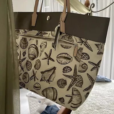 COACH Beach Resort Canvas Tote In Gold Seashell Pattern. • $125