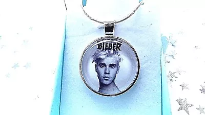 £6.99 • Buy JUSTIN BIEBER MUSIC SINGER PHOTO  SILVER PLATED 24 INCH  NECKLACE GIFT BOX Party