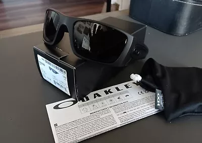 Oakley Fuel Cell Polarized Sunglasses Matte /Black /Grey Polarized FREE SHIP • $89.99