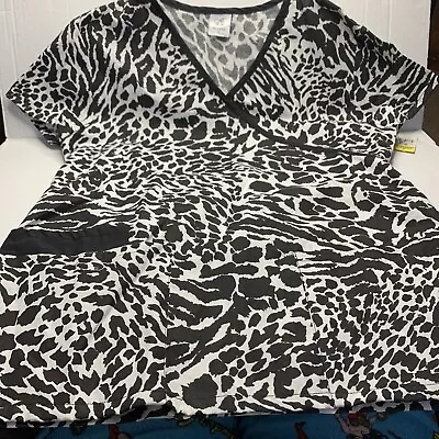 Zebra Animal Print Scrub Top Medium Black & White NEW Bobbie Brooks Womens • $10.80