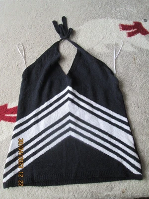 £3.99 • Buy CHARLOTTE HALTON  BLACK & WHITE KNITTED HALTER TOP   SIZE  UK M    See Des