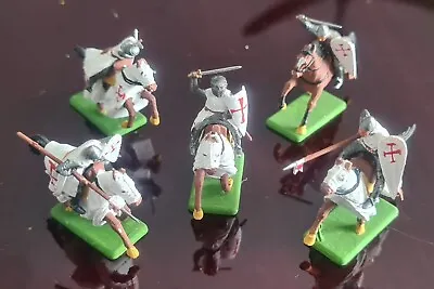 Toy Soldiers Plastic Scale 1/72 Knights Crusaders Hospitaller 5 Painted Lotto • £15.34