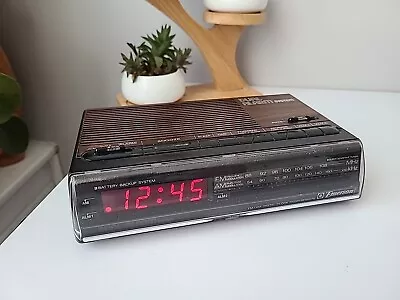 Vintage Emerson Model RED5676 Wood Grain Dual Alarm Clock Radio WORKS GREAT!  • $20