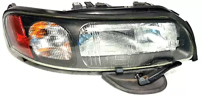 02 - 04 Volvo XC70 Right Passenger HALOGEN Headlight Lamp W/ Wiper OEM 8693564 • $134.95