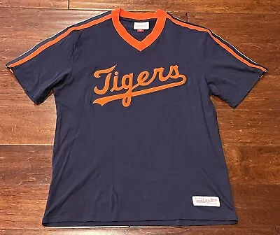 Mitchell & Ness Cooperstown MLB Detroit Tigers Mens Medium V Neck Logo T Shirt • $26.24