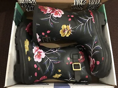 NEARLY BRAND NEW Joules Molly Welly Rain Boot Black Floral Women's US Size 7 • $40