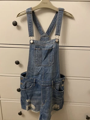 £3.99 • Buy Girls H&M Blue Ripped Shorts Denim Dungarees Age 13-14 Years