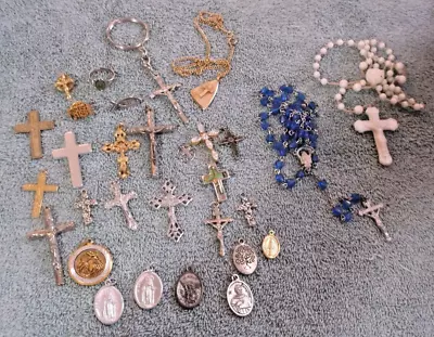 Small Vintage Lot Of Religious Medals/Jewelry/Rosaries • $5.50