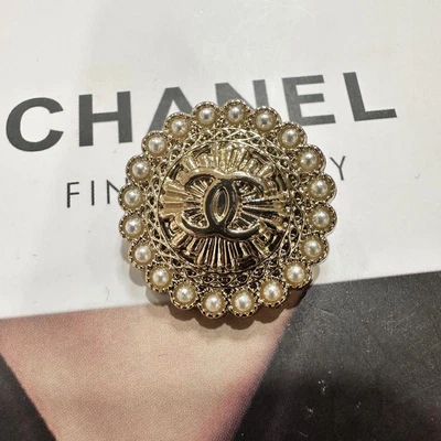 £74.73 • Buy CHANEL Vintage Button W4404