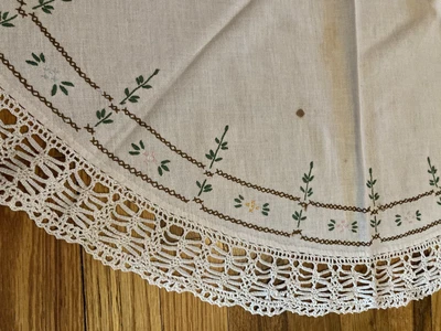 $6.50 • Buy Vintage Hand Embroidered 32”Round Tablecloth Floral Design Crocheted Edge