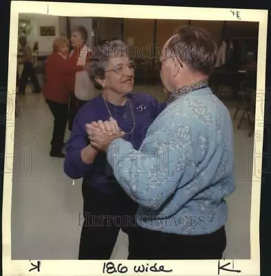 1992 Press Photo Josephine And James Knapp At Milford Senior Center - Nha08957 • $12.99