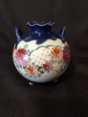 China Small Vase Blue With Flowers With 3 Feet Round 4  X 3 3/4  Gold Trim • $5.99