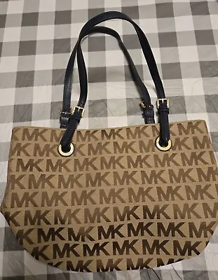 Michael Kors Jet Set Medium Tote Bag Beige With Navy Handles & Gold Hardwear • $26