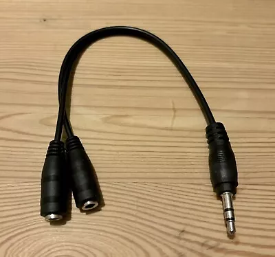 2 Way Headphone Splitter - 3.5mm Jack Aux Adapter • £2