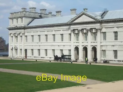 Photo 6x4 Horse Drawn Hearse At Old Royal Naval College Greenwich A Film  C2010 • $2.49