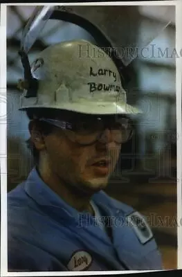 1993 Press Photo Larry Bowman Steel Mill Worker - Mja41702 • $19.99