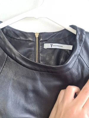 $150 • Buy Alexander Wang Black Leather Top Size S