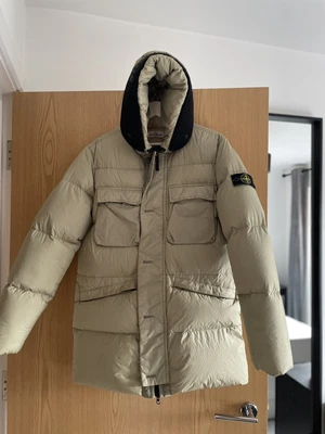 £150 • Buy Stone Island Junior Crinkle Reps Down Jacket Age 14