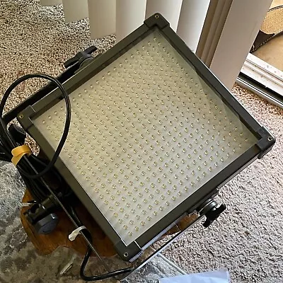 F&V FV 5600K Flood K4000  LED Light Panel • $17