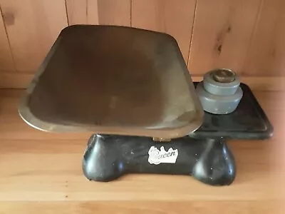 Vintage Kitchen Scales With Imperial And Metric Weights Manufactured By Queen • £20