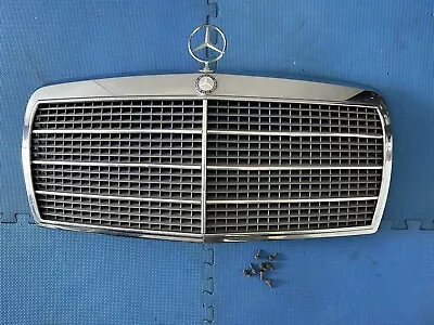 1984 - 1991 Mercedes 300SEL 350SDL 420SEL 560SEL Hood Grill With Emblem W126 OEM • $199.99