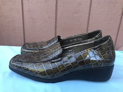 EUC Mephisto Air-Jet Women US 7 Brown Patent Croc-Print Leather Wedge Loafers A2 • $49