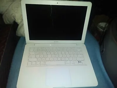 Apple MacBook 13 Inch White (Early 2008) Laptop ** USED  • $20