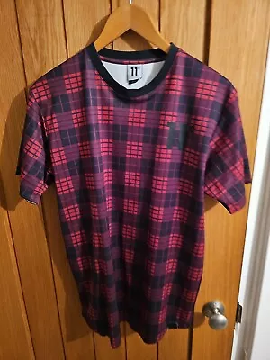 11 Degrees Tshirt Red Tartan Medium Men’s • £1.99