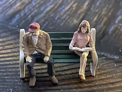 ARTTISTA SITTING COUPLE! O GAUGE O SCALE PEOPLE Nice Not Glued Just Posed • $27.99