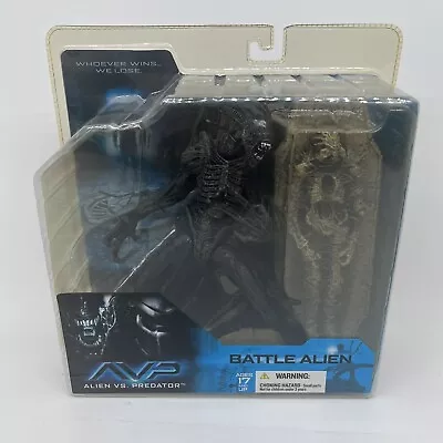 McFarlane Figure Battle ALIEN Vs PREDATOR Action Figure AVP 2004 Movie Figure • $42.99